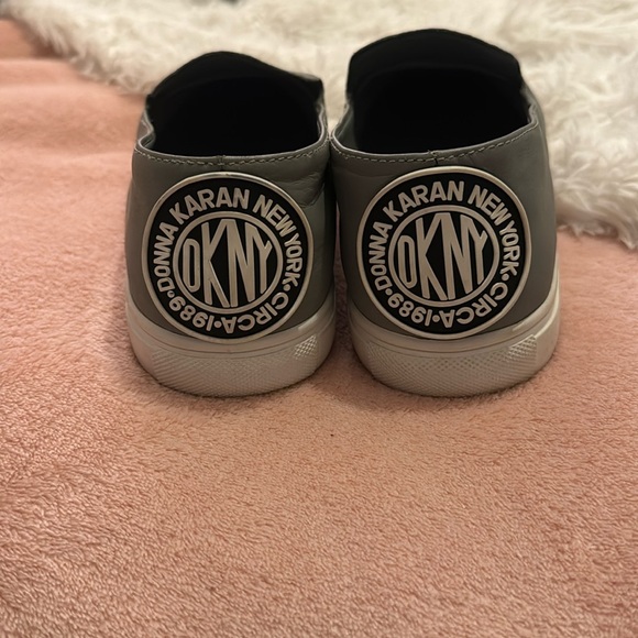DKNY slip on sneakers - Picture 3 of 6